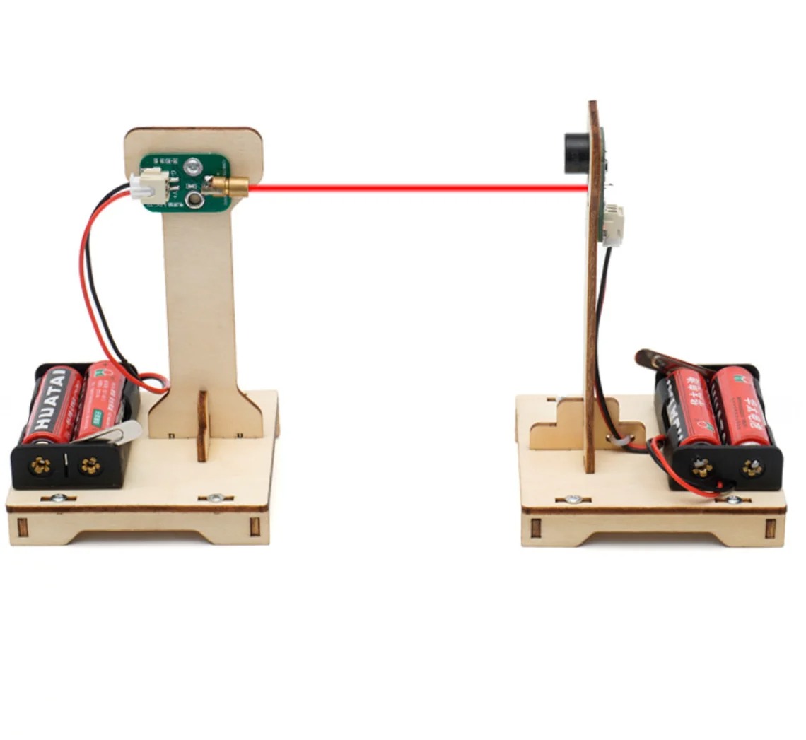 Modelo de Montagem Eletrônica  - Electronics And Gadgets With Y avaliação e preço